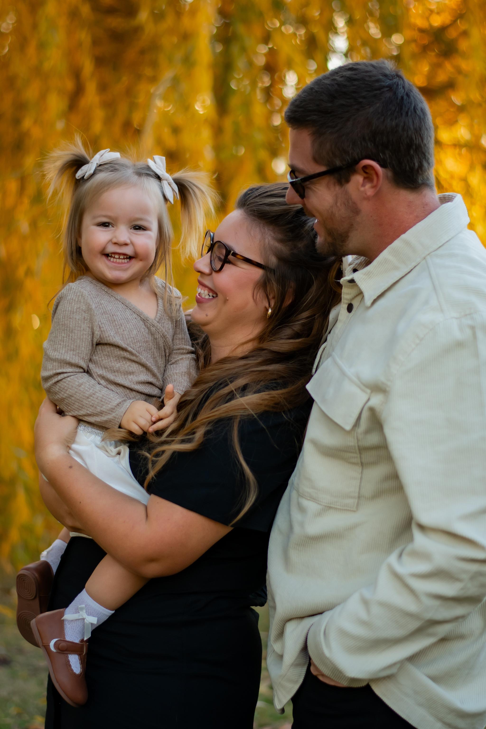 How to Capture Genuine Moments in Family Photography: Tips for Knoxville Families